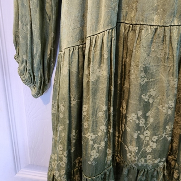 Adelyn Rae satin Agave Tiered dress - Picture 6 of 6